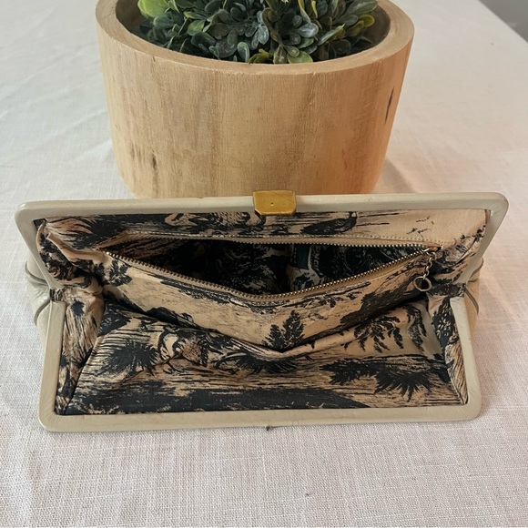 VTG Saber Cream Leather Clutch - circa 1960s - Picture 14 of 14